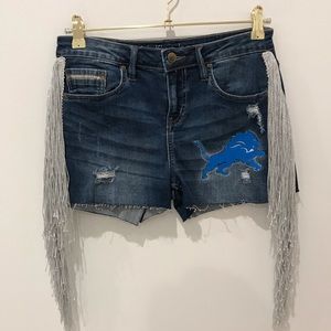 BNWT Ladies Blue Denim Cut Off Shorts Silver Fringe Detroit Lions Size 27